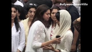 deepika padukone gives condolence to priyanka chopra [upl. by Sibella]