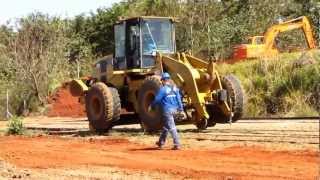 Trator rodoferroviário da Caramuru manobrando [upl. by Alexandre426]