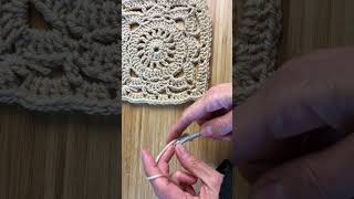 CROCHET KWADRAT BEŻOWY TUTORIAL CROCHET GRANNY SQUARE CZ 1 [upl. by Atteuqahs]