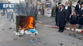 Miles de ultraortodoxos se manifiestan contra el reclutamiento militar en Jerusalén [upl. by Ibob]