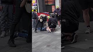 Man with machete gets arrested by plainclothes at busy Saturday evening Leicester Square London [upl. by Lancey]