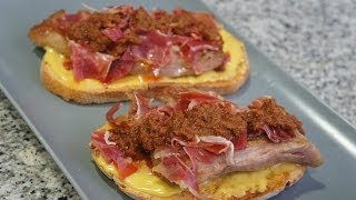 Tostas de secreto a las salsas de mostaza y mojo picón [upl. by Castora]