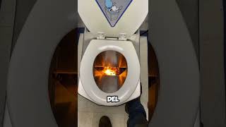 Este INODORO elimina los DESECHOS usando FUEGO 🚽🔥 [upl. by Iznik]