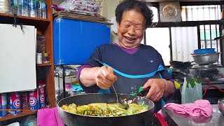 남자손님보다 여자손님이 더 방문한다는 문래동 태양슈퍼 인기메뉴 2가지 몰아보기 korean grandma foodramen pajeon  korean street food [upl. by Major]