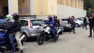 Salerno gli uomini dei Falchi della Polizia in azione in città [upl. by Onitsirc]