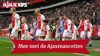 Een kijkje achter de schermen bij de mascottes van Ajax Kids Club tijdens PSV  Ajax [upl. by Naga]