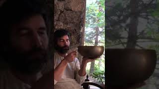 Creating a high pitch droning sound with a singing bowl soundmeditation singingbowl soundhealing [upl. by Noid852]