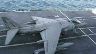 2 Harrier sur porte avions GARIBALDI [upl. by Hsakiv395]