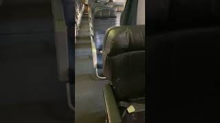 Quick Look United Airlines Domestic First Class 737800  Old Seats [upl. by Nesnaj]