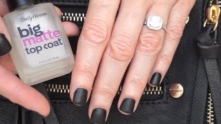 Sally Hansen´s Big Matte Top Coat Review [upl. by Irbmac]