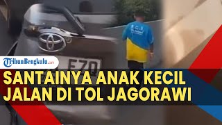 Momen Santai Anak Kecil Jalan di Tol Jagorawi Picu Kecelakaan Beruntun [upl. by Lomax]