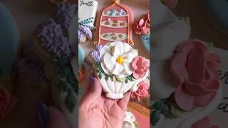 Royal icing flowers 🌸🌼cookiedecorating royalicing baking cookies buttercreamflowers teaparty [upl. by Aloysia]