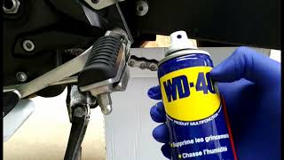 ➤ Nettoyer la chaine de moto avec du WD40 [upl. by Cadmann28]