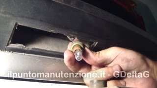 Cambio lampadina targa Fiat Punto mk2 [upl. by Maurice]