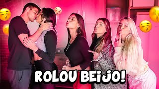 O REZENDE GANHOU UM BEIJO DE TODAS AS MENINAS DE ANIVERSÁRIO [upl. by Lahcear]