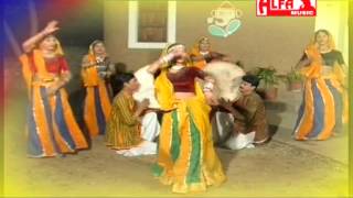 Holiya mein udde re gulal dalo rang kesariya  Rajasthani song [upl. by Wakerly]