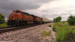 Eastbound BNSF QFTMCHI1 Cruises Over the Reed Rd Crossing Between Coal City and Mazon IL [upl. by Nolaf]