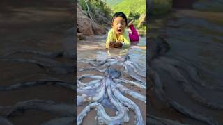 Survival Skills single mom with Squid in forest camping bushcraft outdoor food [upl. by Aicela]