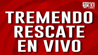 Helicóptero de prefectura rescata a un hombre en el mar Argentino [upl. by Anilad]