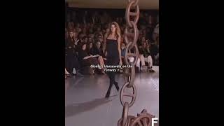 runway fashion supermodel versace gigi model catwalk gigihadid models fashionshow viral [upl. by Oiliduab]