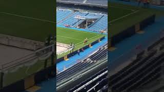 El nuevo Bernabéu tiene césped retráctil y es el primer estadio de la historia que es testigo de el [upl. by Pinkerton576]