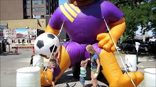 fabulous inflatables 2022 lion soccer Player parade balloons [upl. by Danni]