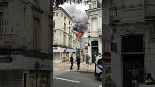 Châtellerault  un appartement en feu dans le centreville [upl. by Netsrijk]