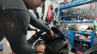 resetear check oil Suzuki burgman 125 2012 [upl. by Leese747]