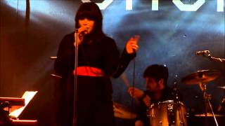 Alex Hepburn  Hold Me Paris Nouveau Casino 19 Avril 2013 [upl. by Healy]