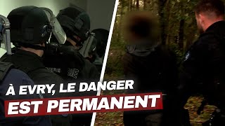 Gendarmerie dEvry  Dans l’enfer des missions à haut risque  Enquête Choc [upl. by Mccourt]