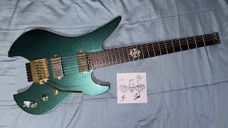 Schecter Synyster Gates Custom 7 TR Headless unboxing [upl. by Berhley144]