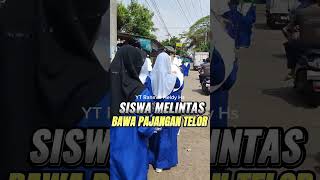 Iring iringan Siswa Bawa Pajangan Telor Maulid [upl. by Lyckman]