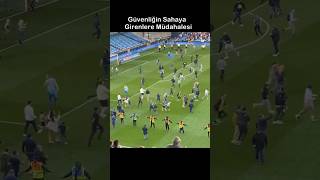 Güvenliğin Sahaya Girenlere Sert Müdahalesi 😂 futbol mizah [upl. by Aekal]