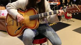 Jacobacci Nevada from 1957 played at Guitare Collection Paris [upl. by Nonnarb679]