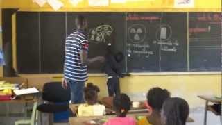 Cours à lécole élémentaire de Mouït [upl. by Ahseikram]