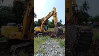 Short video excavator operator payloader clearing [upl. by Tuesday975]