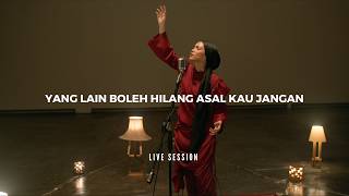 Mitty Zasia  Yang Lain Boleh Hilang Asal Kau Jangan Live acoustic amp Choir [upl. by Hatty637]