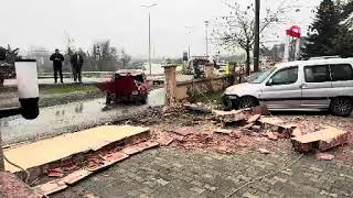 Düzce’de otomobil bahçe duvarını yıktı 5 yaralı [upl. by Bron]