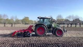 Fendt 211 Vario schijveneg Maisland [upl. by Verine]