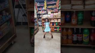 Niña bailando reggaetón [upl. by Ardnad606]