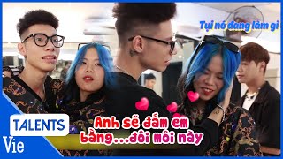 Mặc kệ chung bảng MCK TLINH ôm nhau không buông thả thính nhau không rời tại hậu trường Rap Việt [upl. by Bendite]