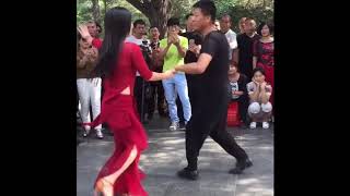 Chinos bailando sonideros Oye mujer [upl. by Haydon]