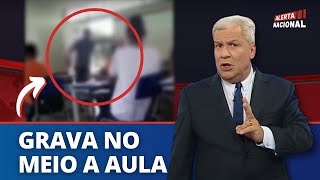 PROFESSOR PERDE A CABEÇA XINGA ALUNO E É DEMITIDO [upl. by Aizatsana]