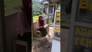 Jajan di warung tetangga yang jarak nya cuma 10 langkah dari warung aku [upl. by Kennan]