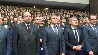 Mort de Robert Badinter Emmanuel Macron observe une minute de silence  AFP Images [upl. by Hum]