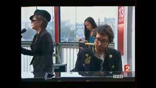 Yoko Ono amp Sean Lennon  Im Going Away Smiling  TV France 6 October 2009 [upl. by Fasano]