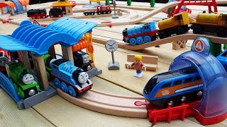 Brio Train amp Wooden Thomas ☆Smart Tech Sound course with station and bridge [upl. by Azaleah269]