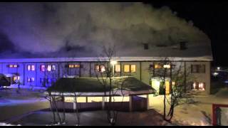 Brand i flerfamiljshus – 20 lägenheter evakuerade [upl. by Davis]