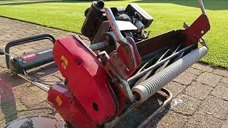 DEW of LAWN BACKLAPPING of the TORO GREENSMASTER 1000 Clean reel cut [upl. by Satsok554]