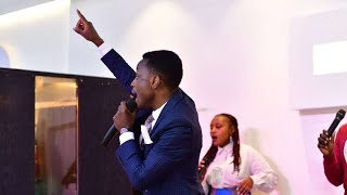 NINA SIRI NAYE YESU YANIFANYA NIWE JASIRI WORSHIP VERSION [upl. by Elleinnod308]